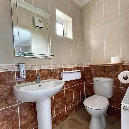 Glasha Meadows Bed & Breakfast 4*